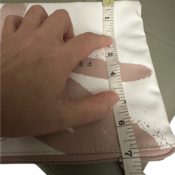 FENTY MINIS BUNDLE HIGHLIGHTER CONCEALERS & LIPSTICK and MAKE UP BAG - Picture 11 of 16